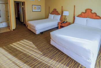 Deluxe Room, 2 Double Beds, Non Smoking, Refrigerator & Microwave