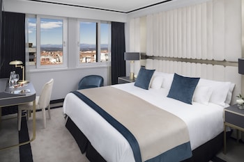 Deluxe Room (The Level Lounge Access)