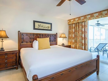 Single Level Villa with 1 Queen and 2 Twin Beds