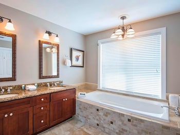3 Bedroom Home with Pool