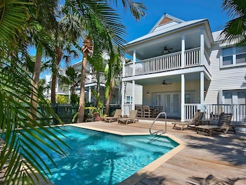 3 Bedroom Home with Pool