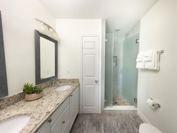 3 Bedroom Premium Home with Pool