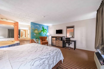 Suite, 1 King Bed, Smoking