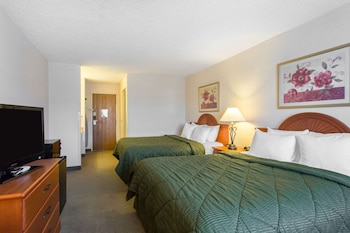 Standard Room, 2 Queen Beds, Refrigerator