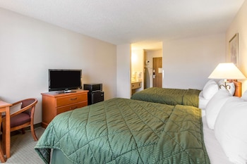 Standard Room, 2 Queen Beds, Refrigerator