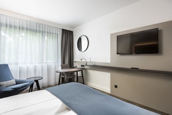 Standard Room, 1 Queen Bed