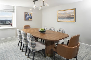 Plaza Suite