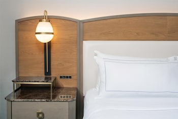 Room, 1 King Bed, Accessible, Bathtub (Accessible)