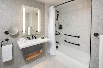 Room, 1 King Bed, Accessible, Bathtub (Accessible)