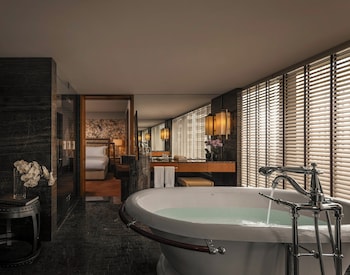 Suite, 1 King Bed, Harbor View