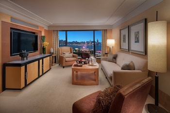 Suite (Canton)