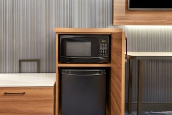 Room, 1 King Bed, Hearing Accessible (Accessible Bathtub)