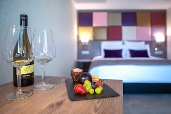 Basic Double Room, 1 Double Bed, Museum View
