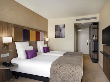 Basic Double Room, 1 Double Bed, Museum View