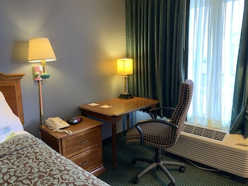 Room, 1 King Bed, Non Smoking, Microwave