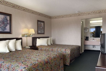 Room, 2 Queen Beds, Accessible, Non Smoking