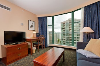 Deluxe Suite, 1 Queen Bed, Corner