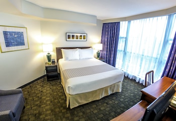 Deluxe Suite, 1 Queen Bed, Corner