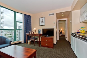 Deluxe Suite, 1 Queen Bed, Corner