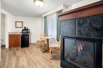 Suite, 1 King Bed with Sofa bed, Accessible, Non Smoking