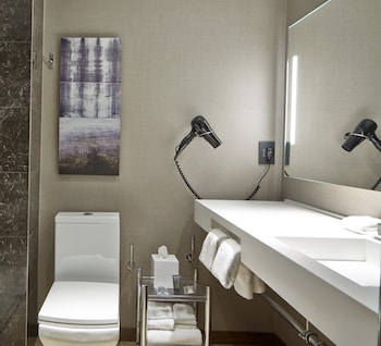 Room, 2 Queen Beds (Mobility Accessible, Tub)