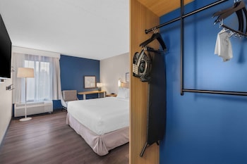 Room, 1 King Bed, Accessible (Mobility, Roll-In Shower)