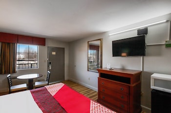 Room, 1 King Bed, Smoking, Jetted Tub
