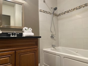 Deluxe Double Room, 2 Queen Beds