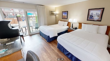 Signature Room, 2 Queen Beds Ground Floor, Patio (2 Queen Beds nonsmoking)