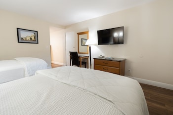 Standard Room, 2 Queen Beds Upstairs (2 Queen Beds Nonsmoking)