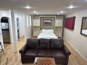 Premium Studio Suite, Kitchen, Courtyard Area
