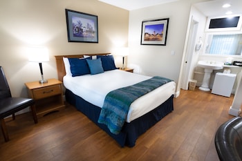 Standard Room, 1 Queen Bed Ground Floor (1 Queen Bed Nonsmoking)