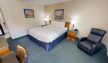 Standard Room, 1 King Bed Upstairs (1 King Bed Nonsmoking)