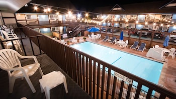 Signature Room, 1 King Bed Upstairs, Balcony (1 king bed nonsmoking)