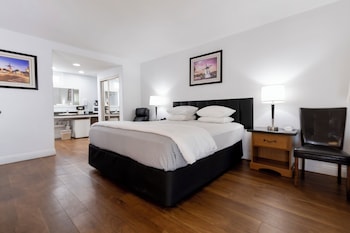 Standard Room, 1 King Bed Ground Floor (1 King Bed Nonsmoking)