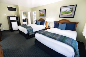 Standard Room, 2 Double Beds Upstairs (2 Double Beds Nonsmoking)