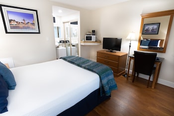 Standard Room, 1 Queen Bed Ground Floor (1 Queen Bed Nonsmoking)