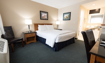 Standard Room, 1 Queen Bed Upstairs (1 Queen Bed Nonsmoking)