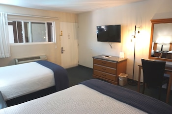 Standard Room, 2 Double Beds Upstairs (2 Double Beds Nonsmoking)