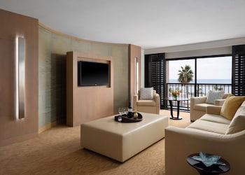 Suite, 1 Queen Bed