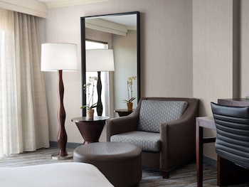 Room, 1 King Bed, Accessible (Mobility Roll in Shower)