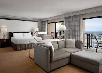 Suite, 1 Queen Bed