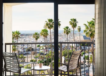 Superior Room, 1 King Bed, Marina View