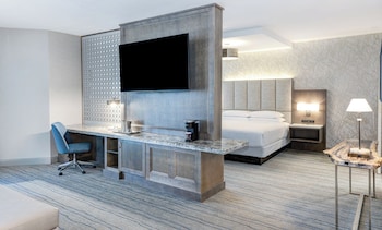 Premium Suite, 1 King Bed with Sofa bed