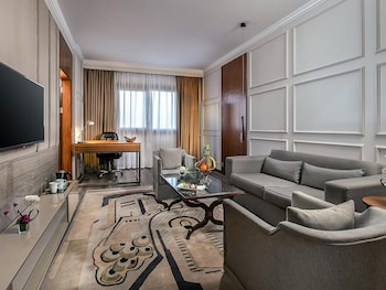 Deluxe Suite, City View