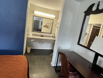 Room, 1 King Bed, Smoking