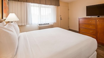 Standard Room, 1 King Bed, Non Smoking, Refrigerator & Microwave