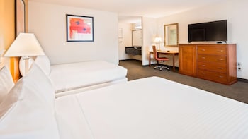 Standard Room, 2 Queen Beds, Non Smoking, Refrigerator & Microwave (Pet Friendly)