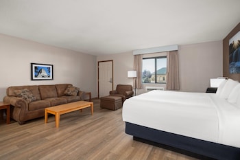 Suite, 1 King Bed, Non Smoking, Jetted Tub