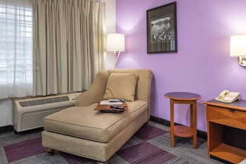 Deluxe Room, 1 King Bed, Accessible, Bathtub